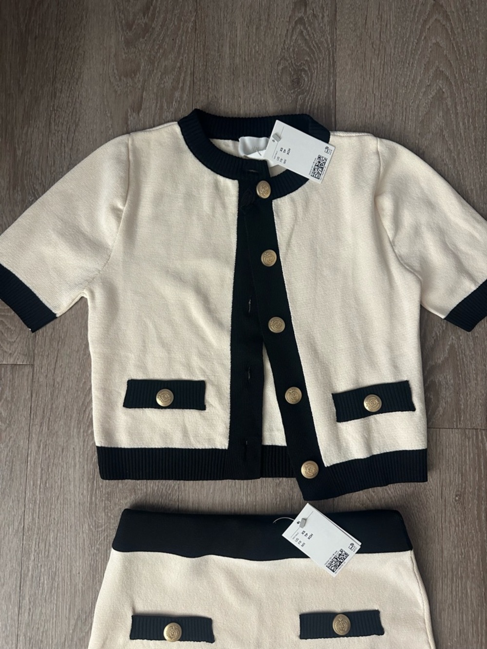 H&M Cream Mini Skirt Set with Black Trim - Picture 3 of 4